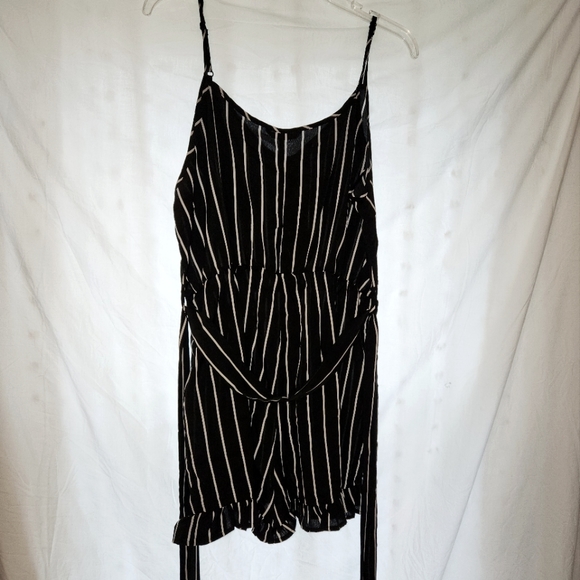 Romper - Picture 2 of 3